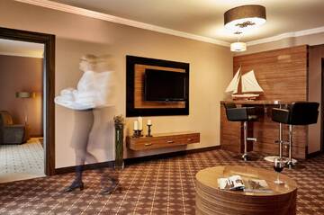 Фото номера Люкс (для 2 взрослых) Отель Hotel Mistral Sport г. Гневино 4