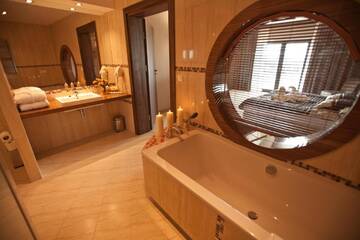 Фото номера Люкс (для 2 взрослых) Отель Hotel Mistral Sport г. Гневино 6