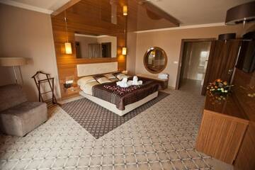 Фото номера Люкс (для 2 взрослых) Отель Hotel Mistral Sport г. Гневино 7
